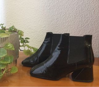 Botines charol piel negros