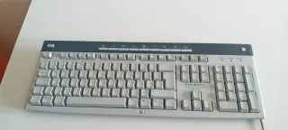 El gris HP y el marfil F-21 H más ratón negro