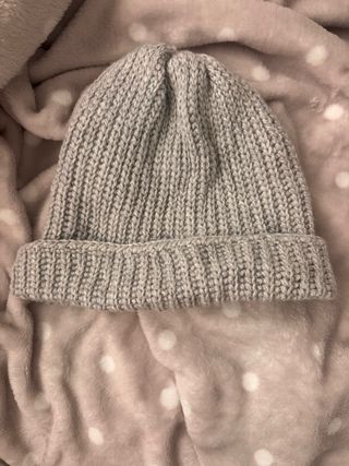Gorro de punto gris