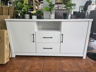 Aparador de madera blanco