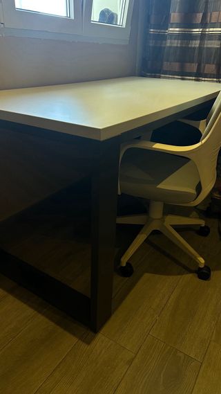 Mesa de escritorio moderna