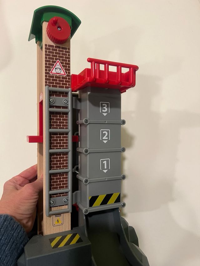 Estación de bomberos Brio de madera