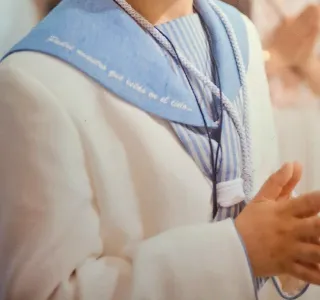 Traje Marinero Comunión blanco roto y celeste