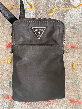 Riñonera Guess Negra