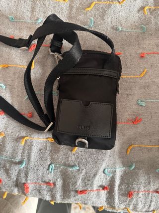 Riñonera Guess Negra