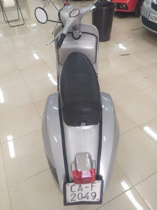 Vespa 160 GT restaurada ITV