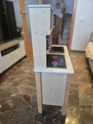 Cocinita de juguete de madera