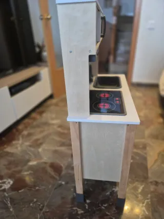 Cocinita de juguete de madera