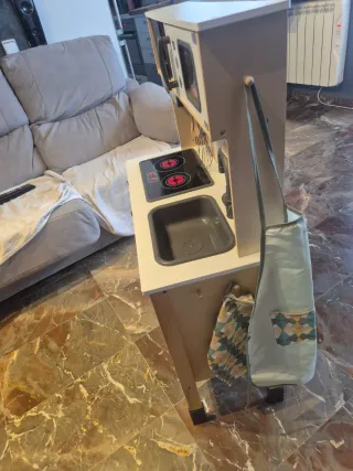 Cocinita de juguete de madera