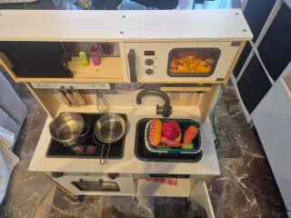 Cocinita de juguete de madera