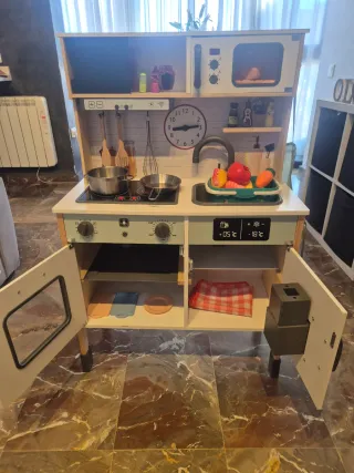 Cocinita de juguete de madera
