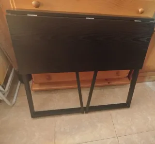 Mesa plegable negra sin usar