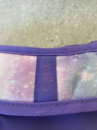 Mochila Totto niña morada estrellas corazón