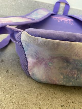 Mochila Totto niña morada estrellas corazón