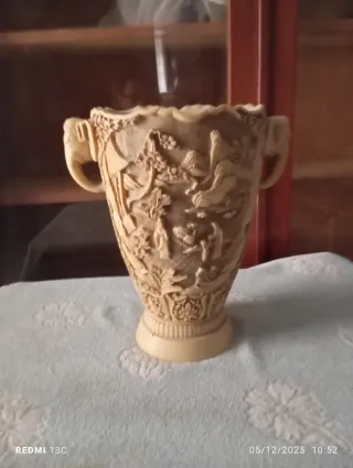 Vaso cinese vintage intagliato