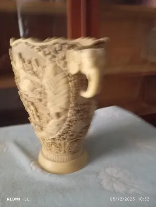 Vaso cinese vintage intagliato