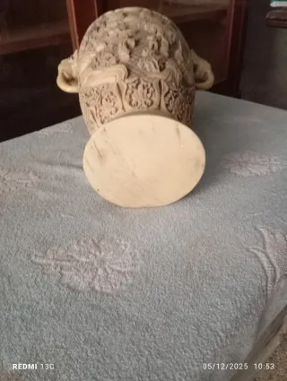 Vaso cinese vintage intagliato