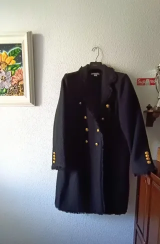 Abrigo NUEVO negro botones doradosTALLA XL