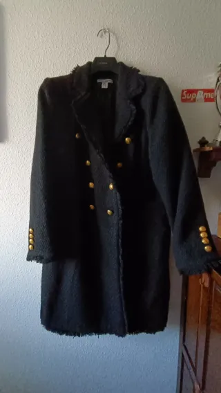 Abrigo NUEVO negro botones doradosTALLA XL