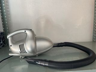 Aspirador de mano plateado