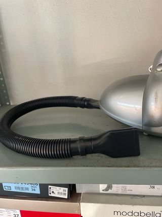 Aspirador de mano plateado