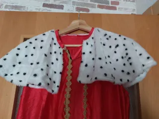 Capa Rey Mago Roja Talla Única. Mide 1 m d largo