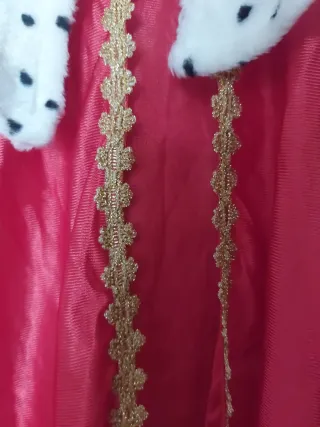 Capa Rey Mago Roja Talla Única. Mide 1 m d largo