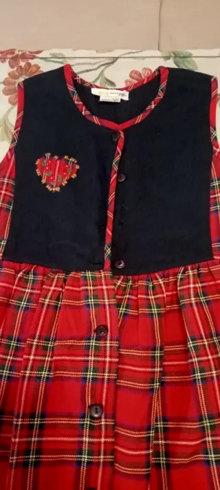 Vestido de cuadros rojo y negro