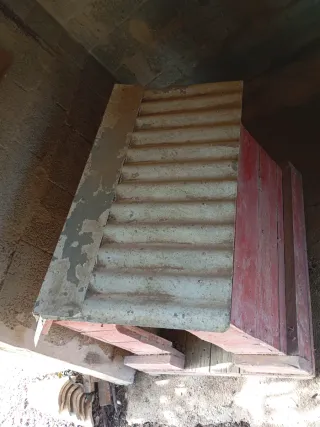 Caseta de perro de madera hecha a mano. Grande