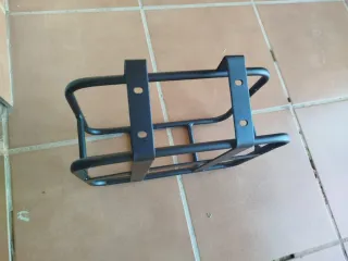 Se vende cesta para bicicleta o patinete, sin estr