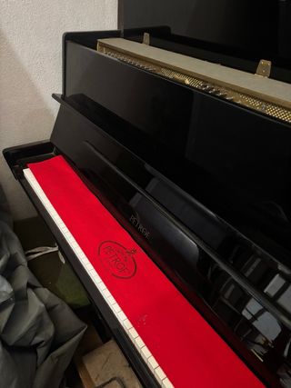 Piano Petrof