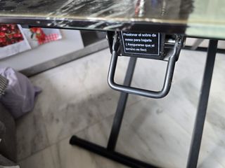 Mesa elevable cristal y metal