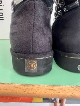 Stivaletti neri Bibilou con strass