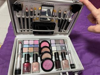 Maletín maquillaje plateado