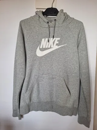 Sudadera Nike Gris Talla S  Nueva, sin uso.