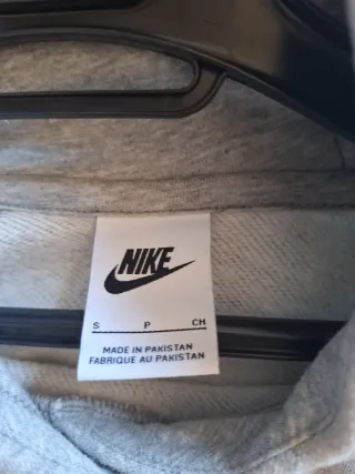 Sudadera Nike Gris Talla S  Nueva, sin uso.