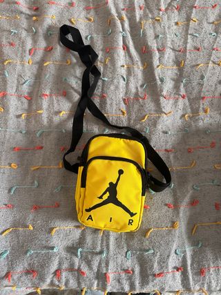Riñonera Jordan Air Amarilla