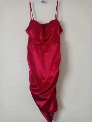 Vestido fiesta burdeos satinado