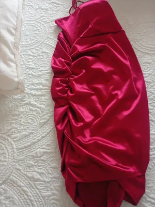 Vestido fiesta burdeos satinado