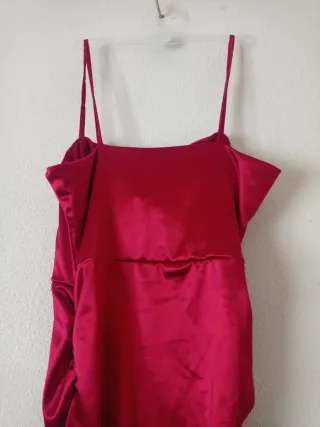 Vestido fiesta burdeos satinado