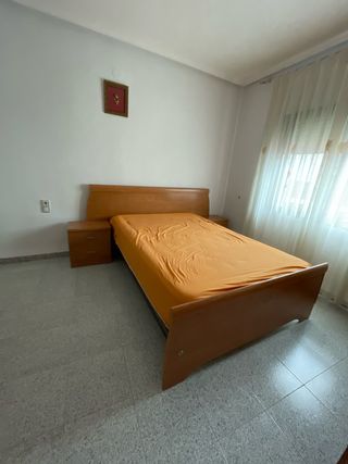 Cama 150cm con 2 mesitas de noche