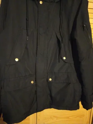 Parka Negra Bershka talla M