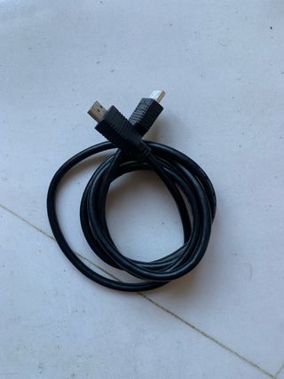 PS4 + 2 Mandos + Cables + 4 Juegos