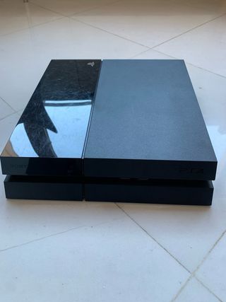 PS4 + 2 Mandos + Cables + 4 Juegos