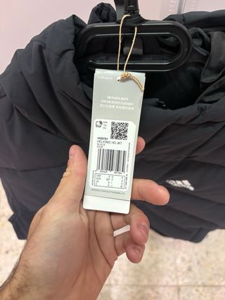 Chaqueta Adidas Helionic Stretch con Capucha