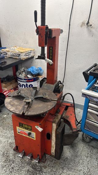 Desmontadora de neumáticos