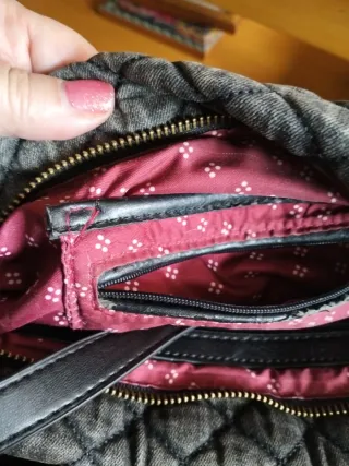 Bolso gris con bordados de tigre y flores