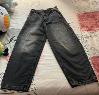 Pantalón vaquero Bershka baggy negro desgastado