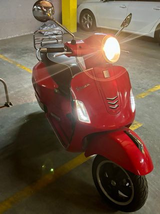 Vespa GTS Súper IE 125 Roja