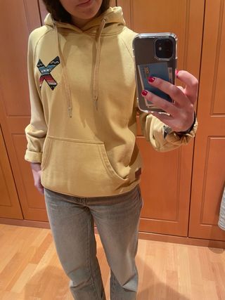 Sudadera con diseño X, amarillo pastel